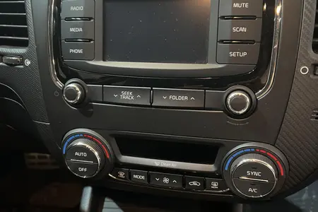 کیا سراتو 2.0 لیتر دنده ای - 2017