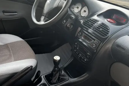 پژو ۲۰۶ صندوق دار v8 - 1396
