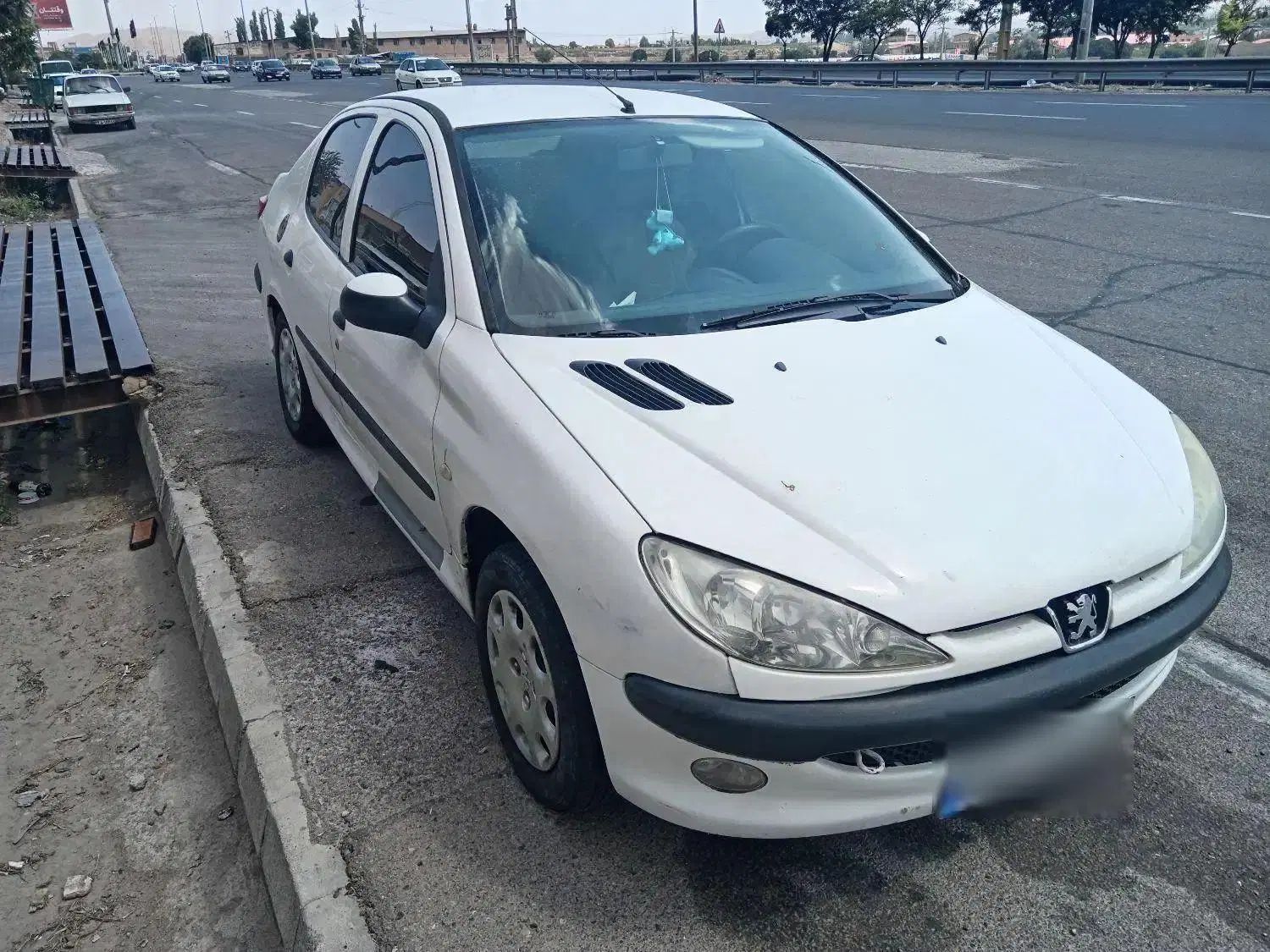 پژو ۲۰۶ صندوق دار v8 - 1394