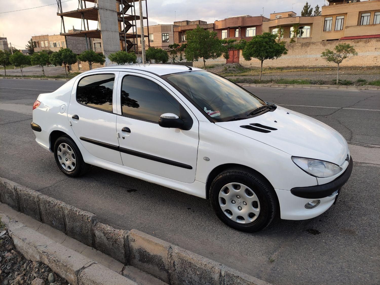 پژو ۲۰۶ صندوق دار v8 - 1395