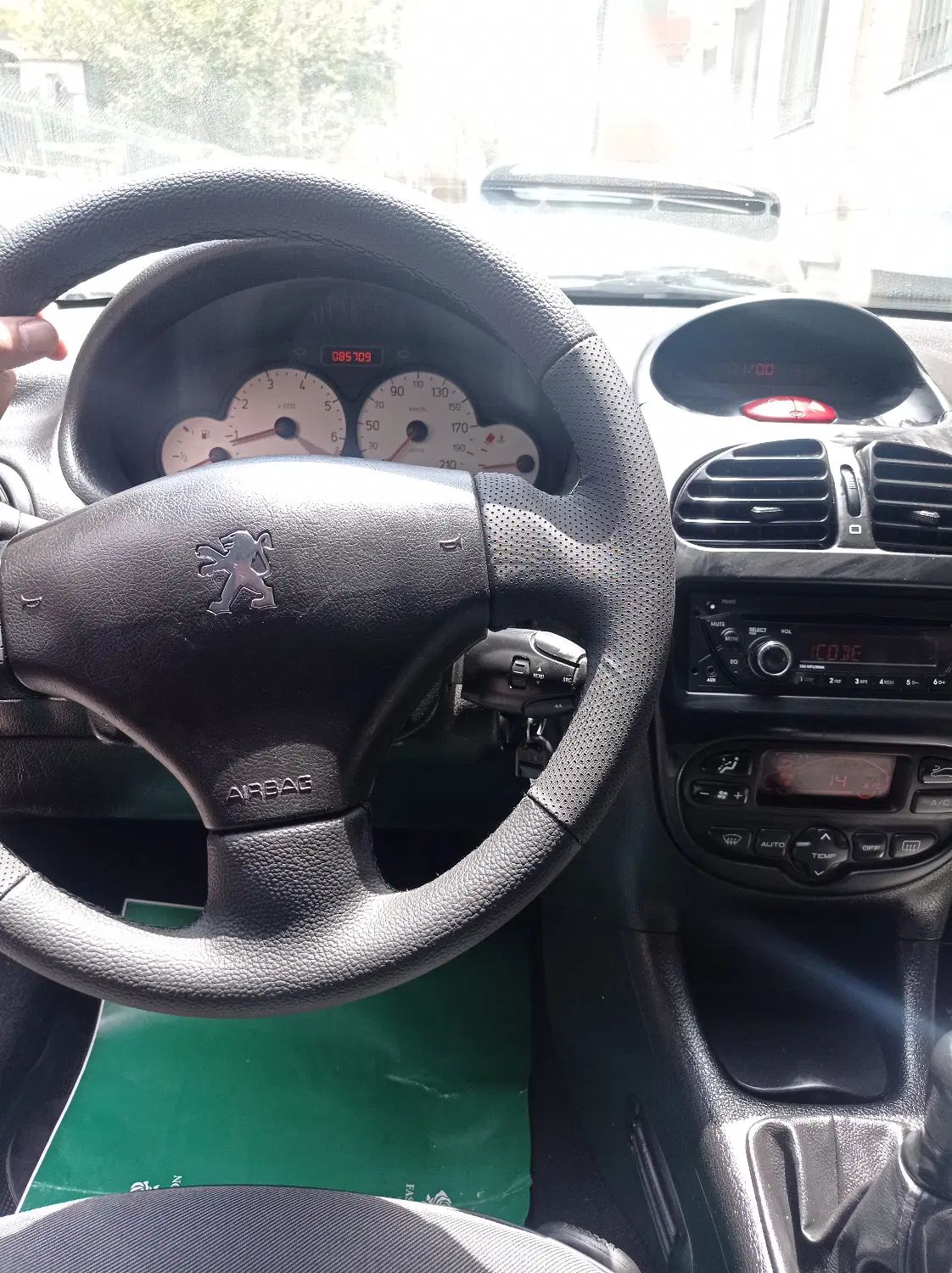 پژو ۲۰۶ صندوق دار v8 - 1391