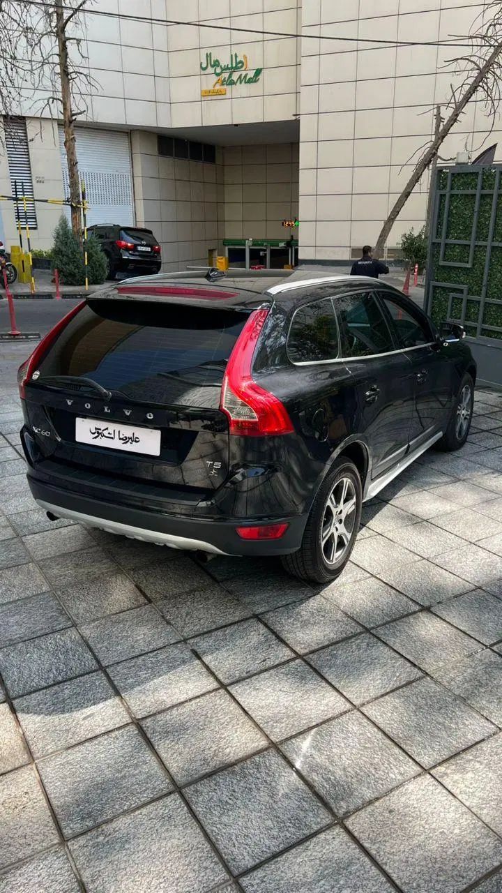 ولوو XC60 R-DESIGN - 2013