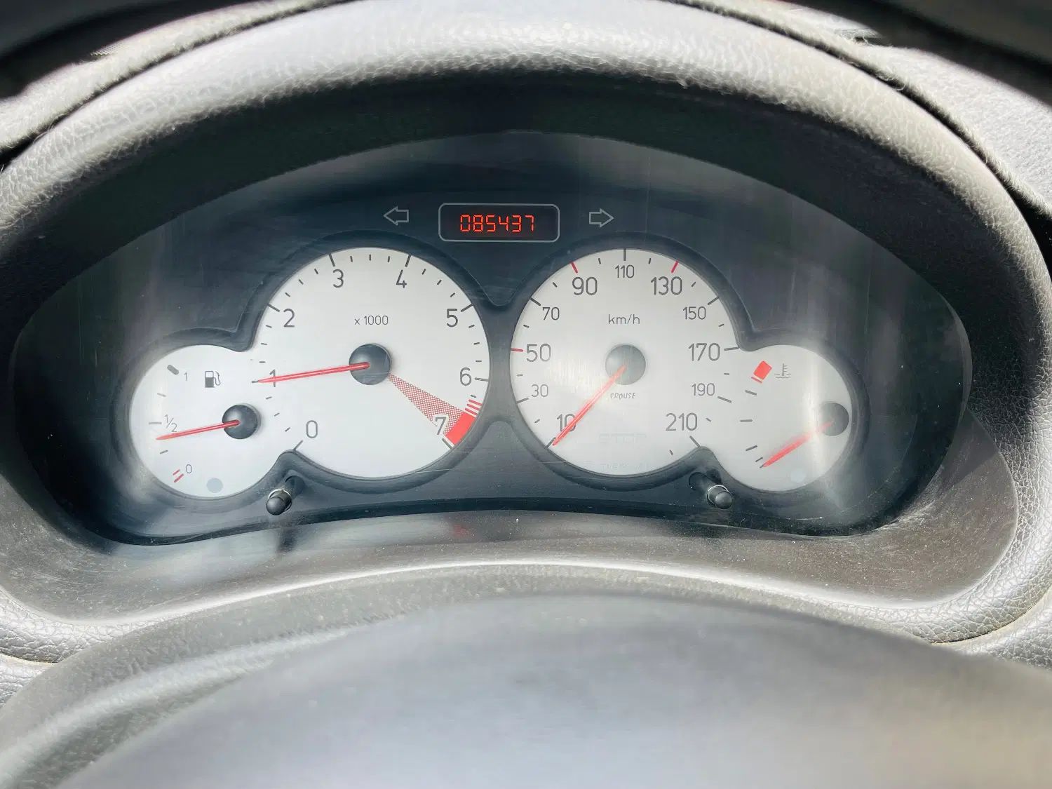 پژو ۲۰۶ صندوق دار v8 - 1393