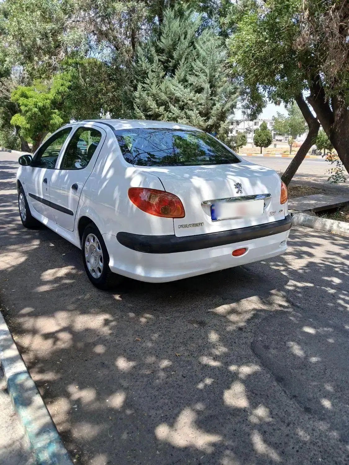 پژو ۲۰۶ صندوق دار v8 - 1393