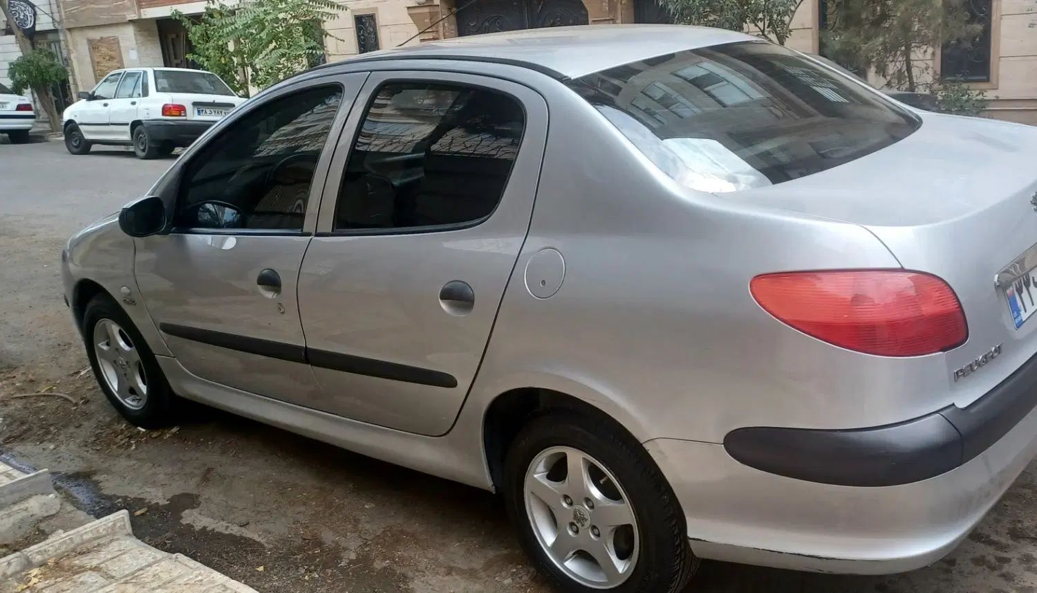پژو ۲۰۶ صندوق دار v8 - 1390