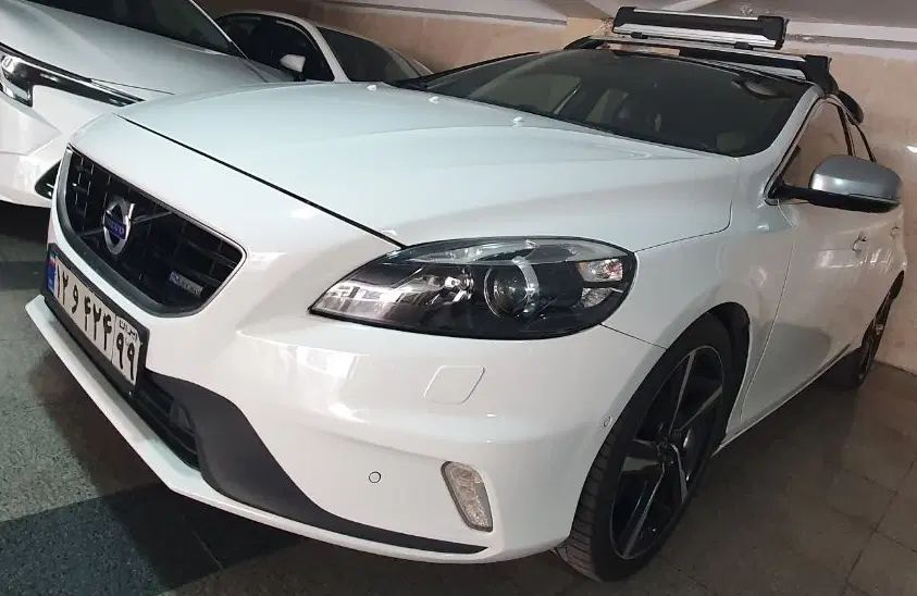ولوو V40 R-DESIGN PLUS - 2014