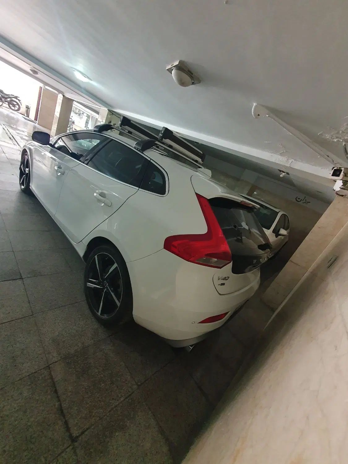 ولوو V40 R-DESIGN PLUS - 2014