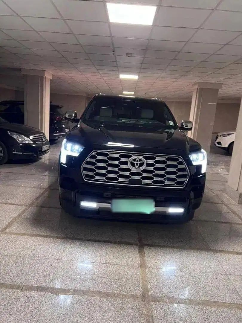 تویوتا کمری XLE - 2023