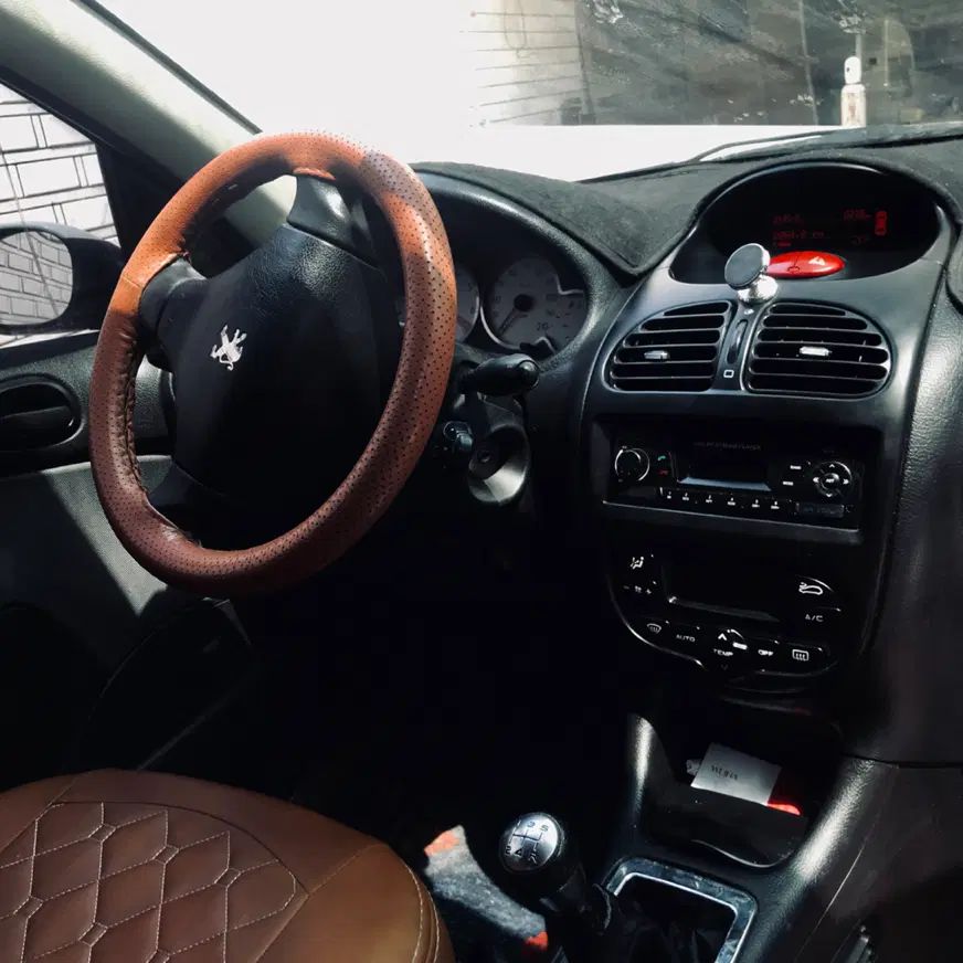 پژو ۲۰۶ صندوق دار v8 - 1398