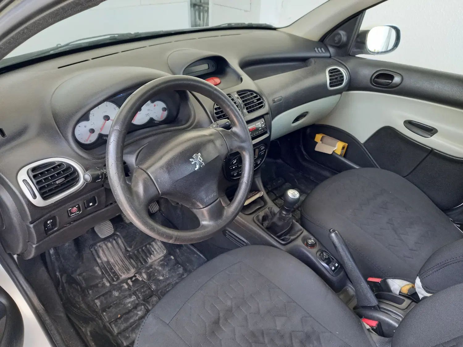 پژو ۲۰۶ صندوق دار v8 - 1390