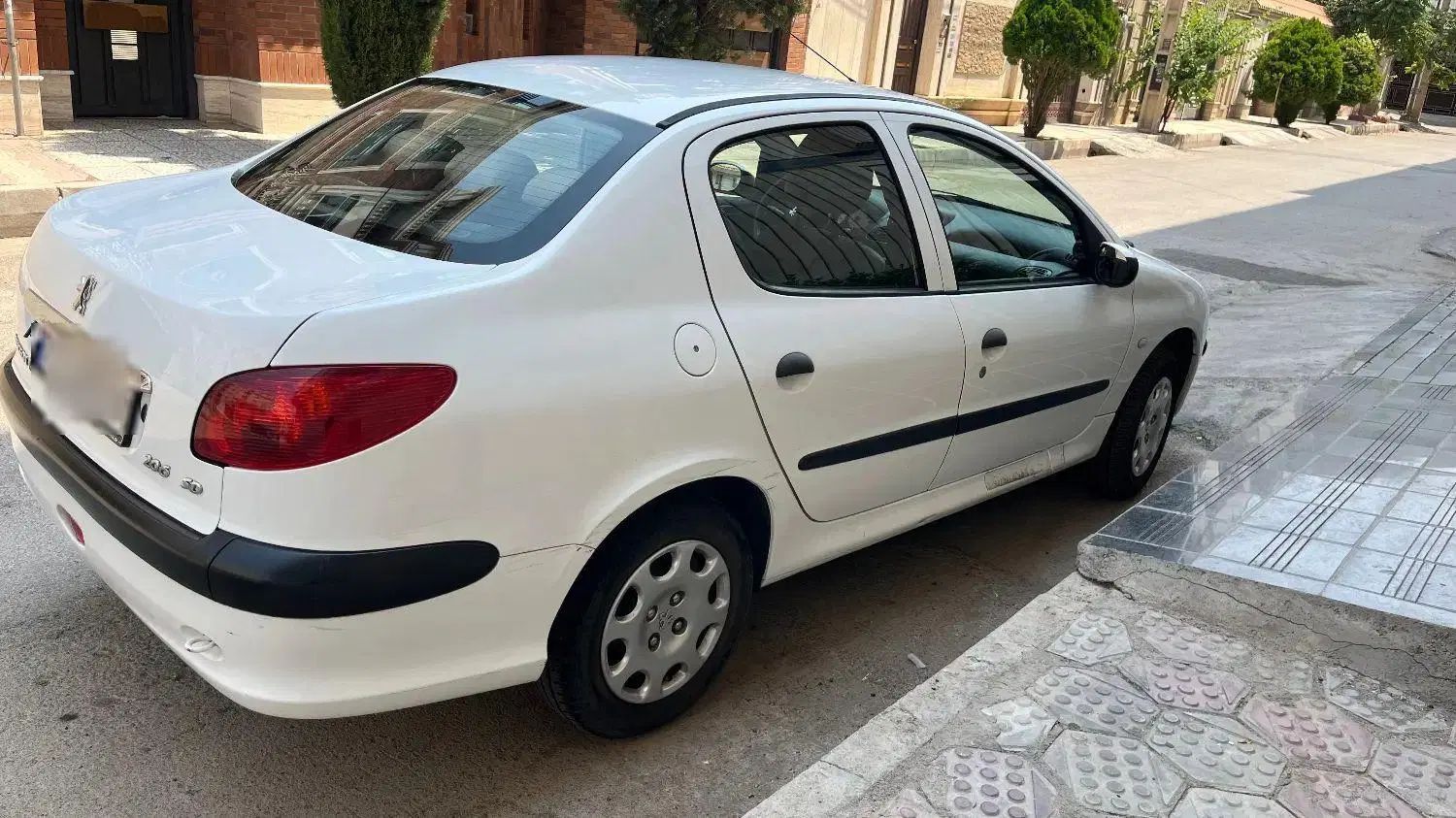 پژو ۲۰۶ صندوق دار v8 - 1398