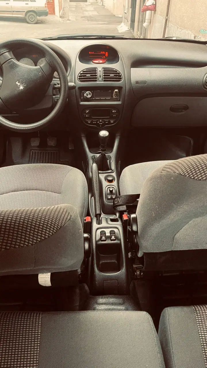پژو ۲۰۶ صندوق دار v8 - 1395