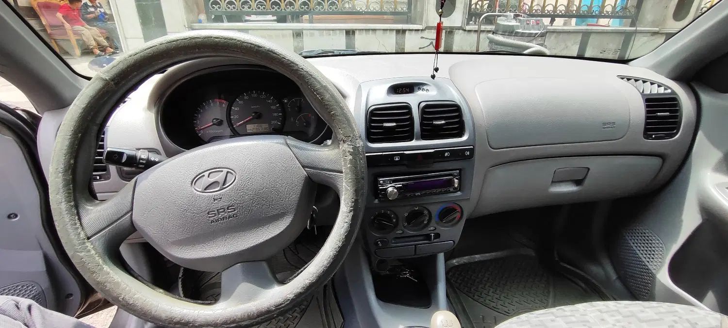 هیوندای ورنا دنده‌ ای - 1389