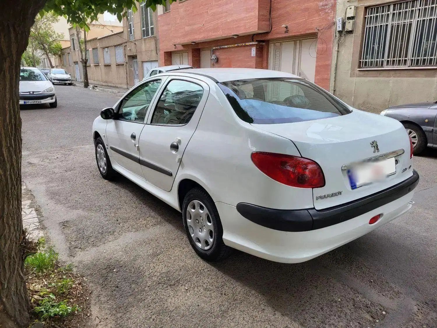 پژو ۲۰۶ صندوق دار v8 - 1393
