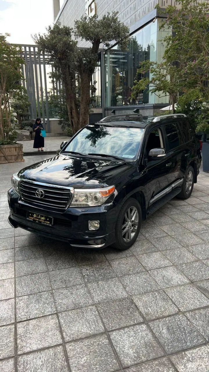 تویوتا لندکروز VXR نسل ۵ - 2013