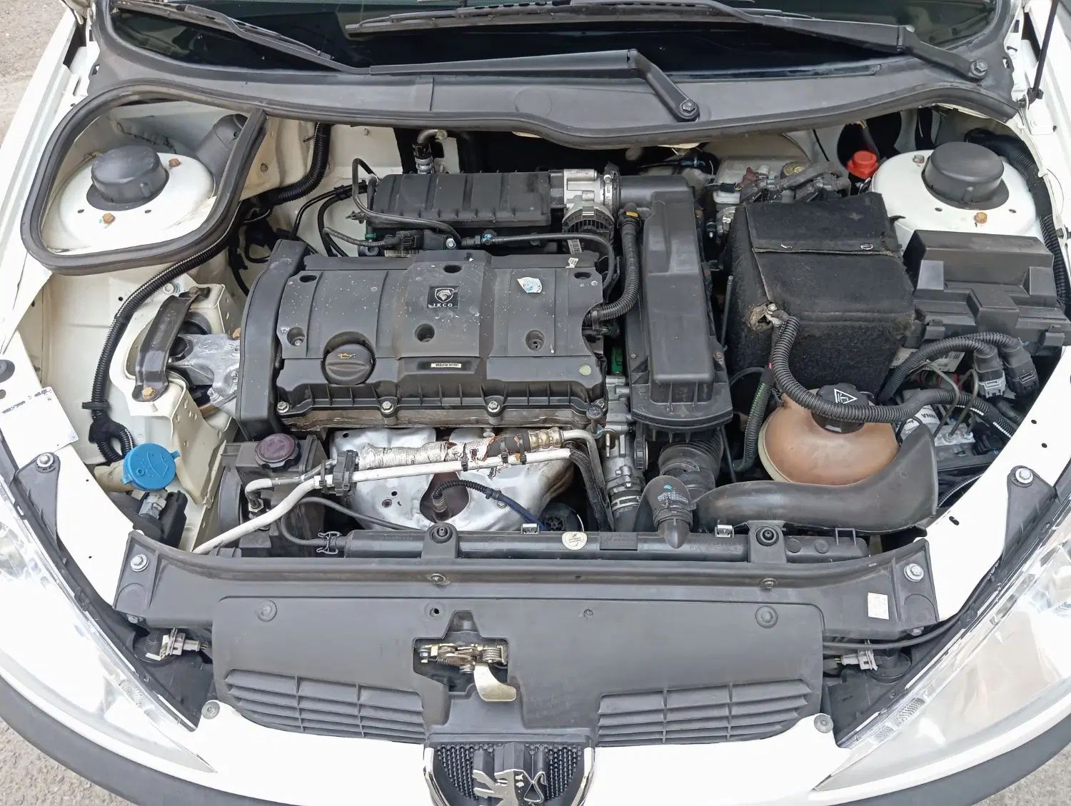 پژو ۲۰۶ صندوق دار v8 - 1397
