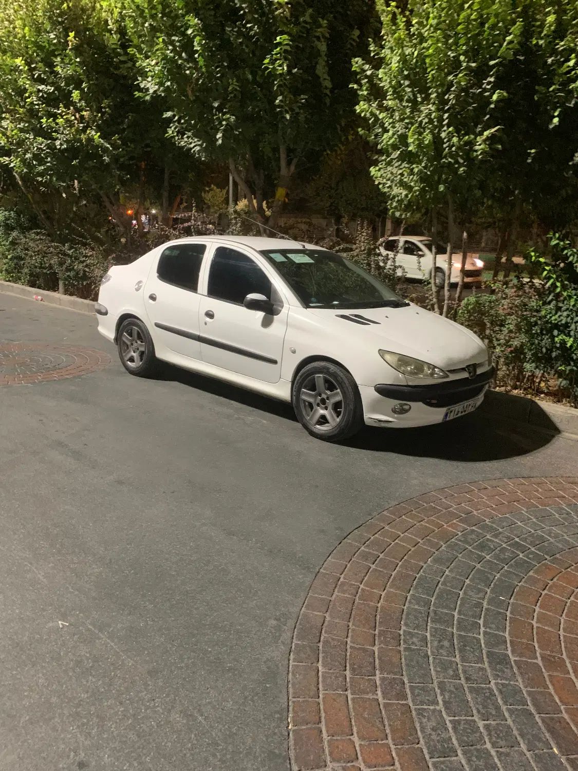 پژو ۲۰۶ صندوق دار v8 - 1394
