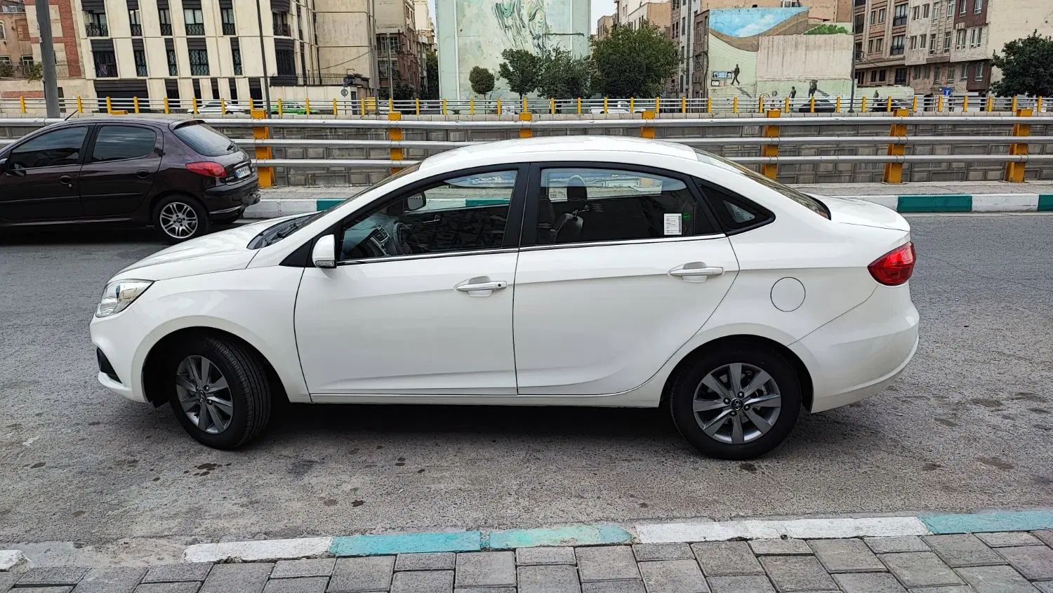 جک J4 اتوماتیک ساده - 1403