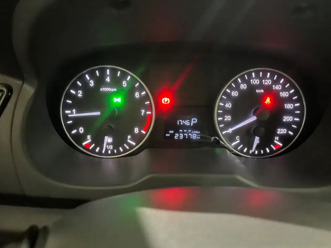 جک J4 اتوماتیک ساده - 1402