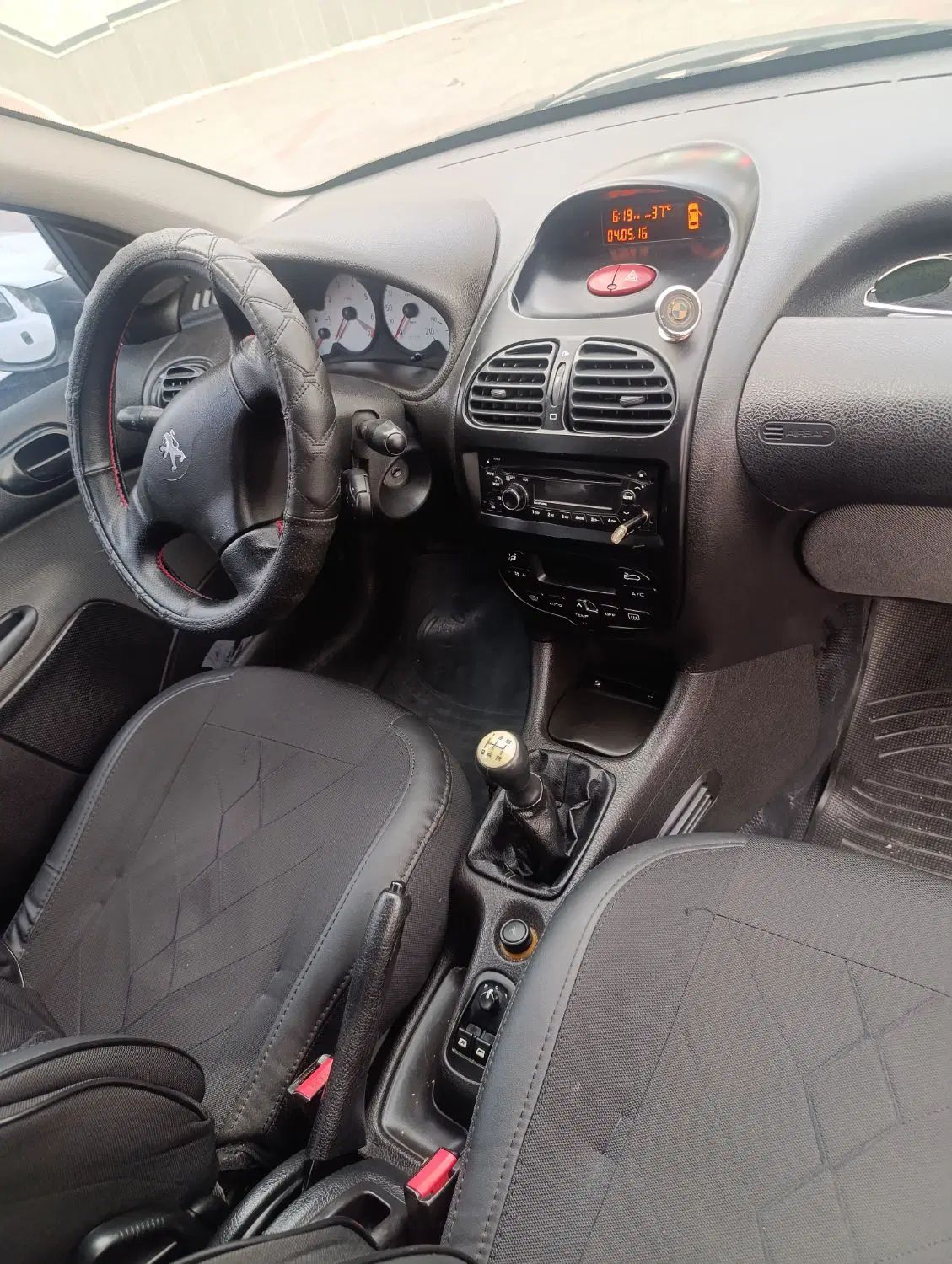 پژو ۲۰۶ صندوق دار v8 - 1393