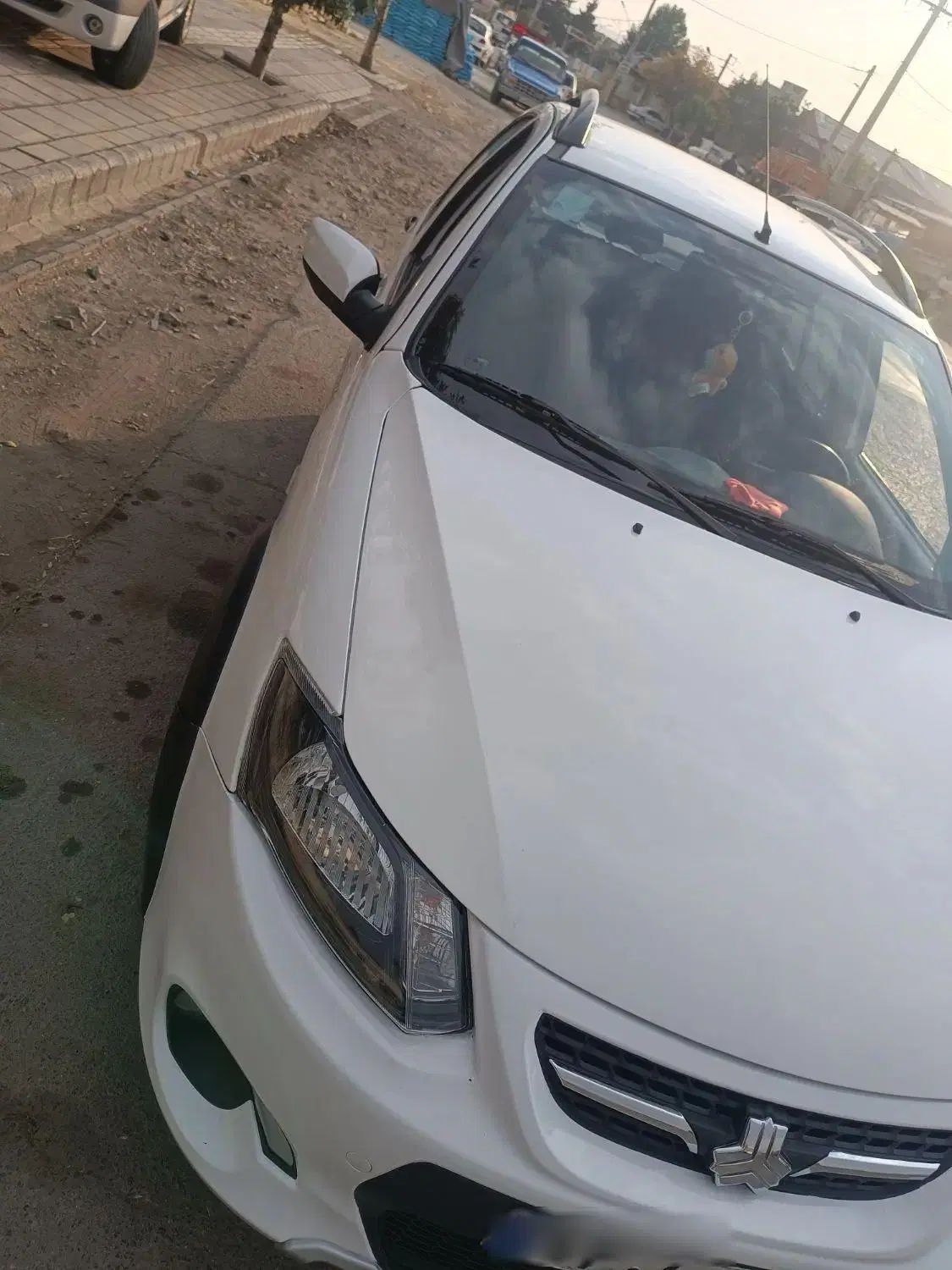 خودرو کوییک، معمولی آگهی ann_19920762
