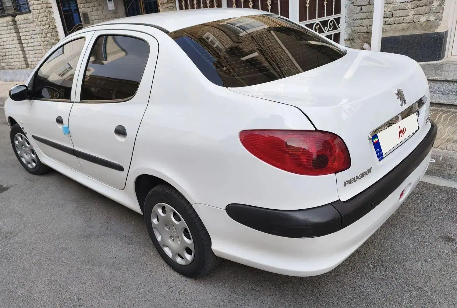 پژو ۲۰۶ صندوق دار v8 - 1394