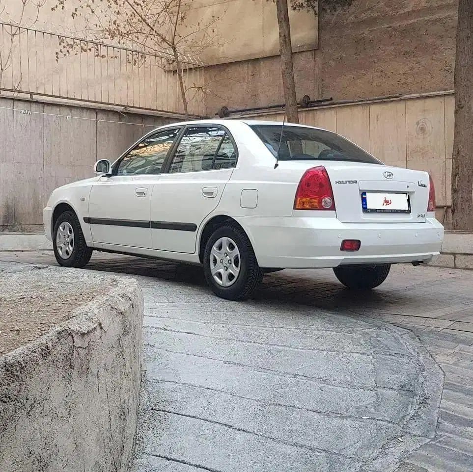 هیوندای ورنا دنده‌ ای - 1384
