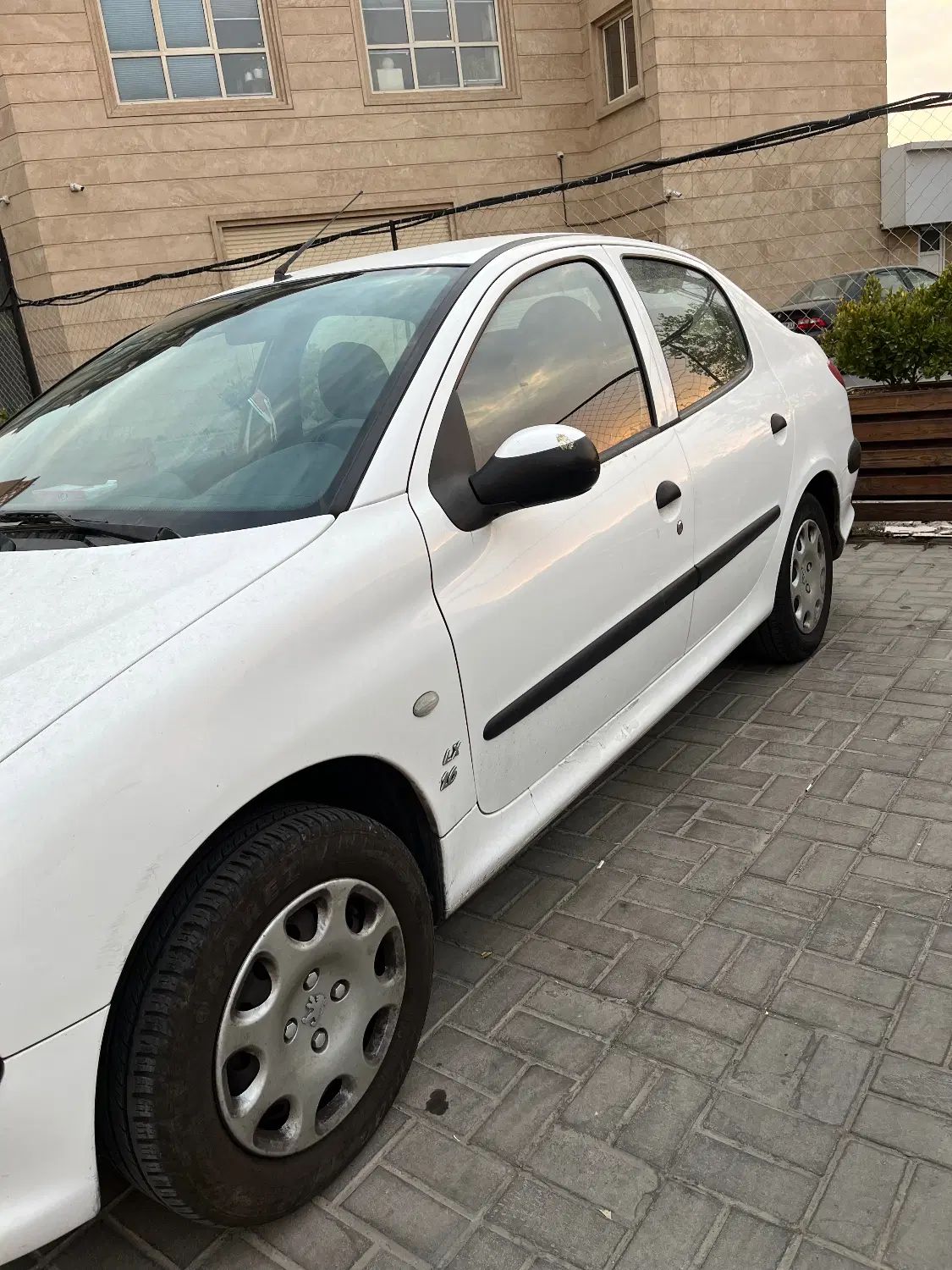پژو ۲۰۶ صندوق دار v8 - 1398