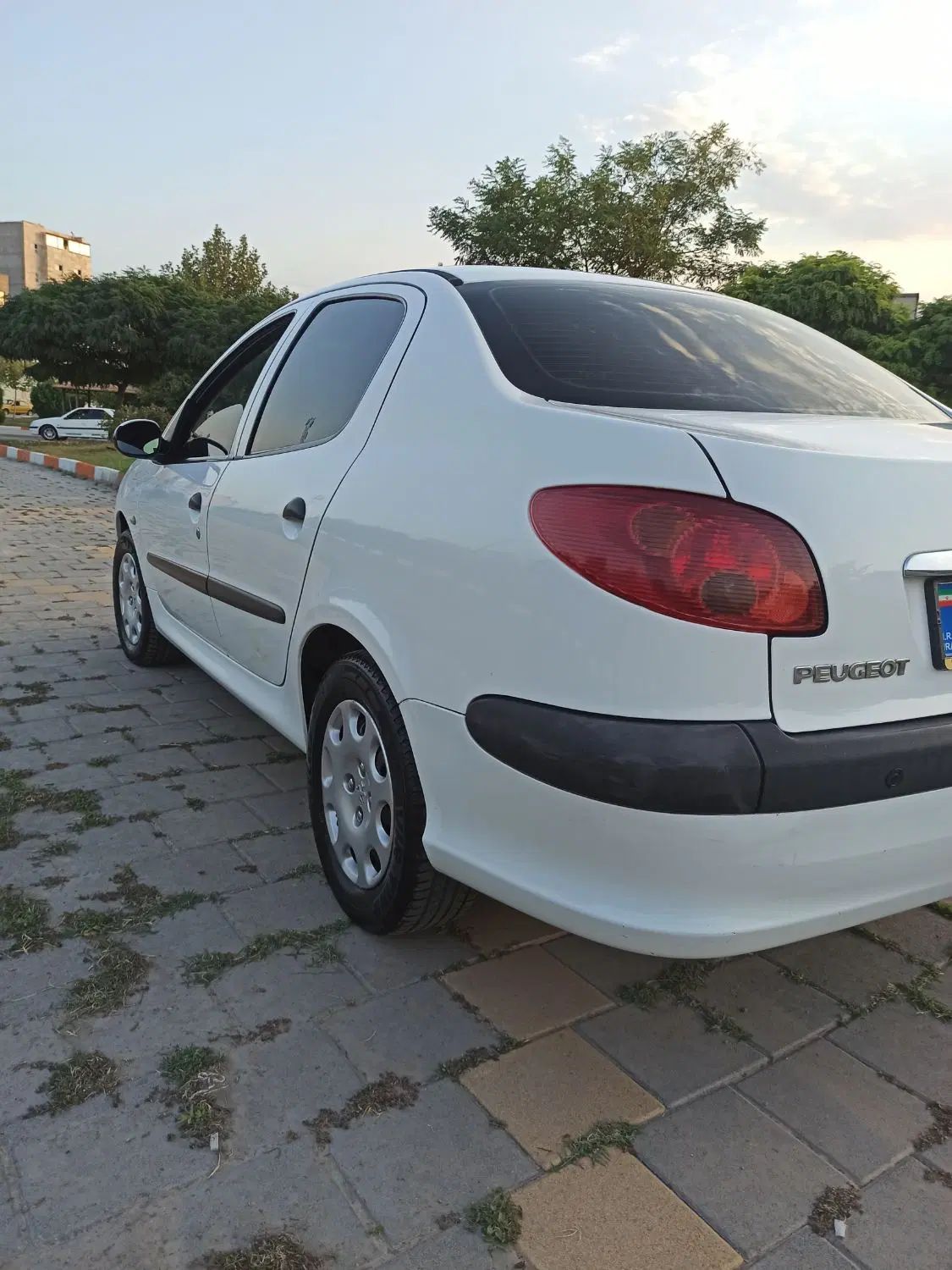 پژو ۲۰۶ صندوق دار v8 - 1394