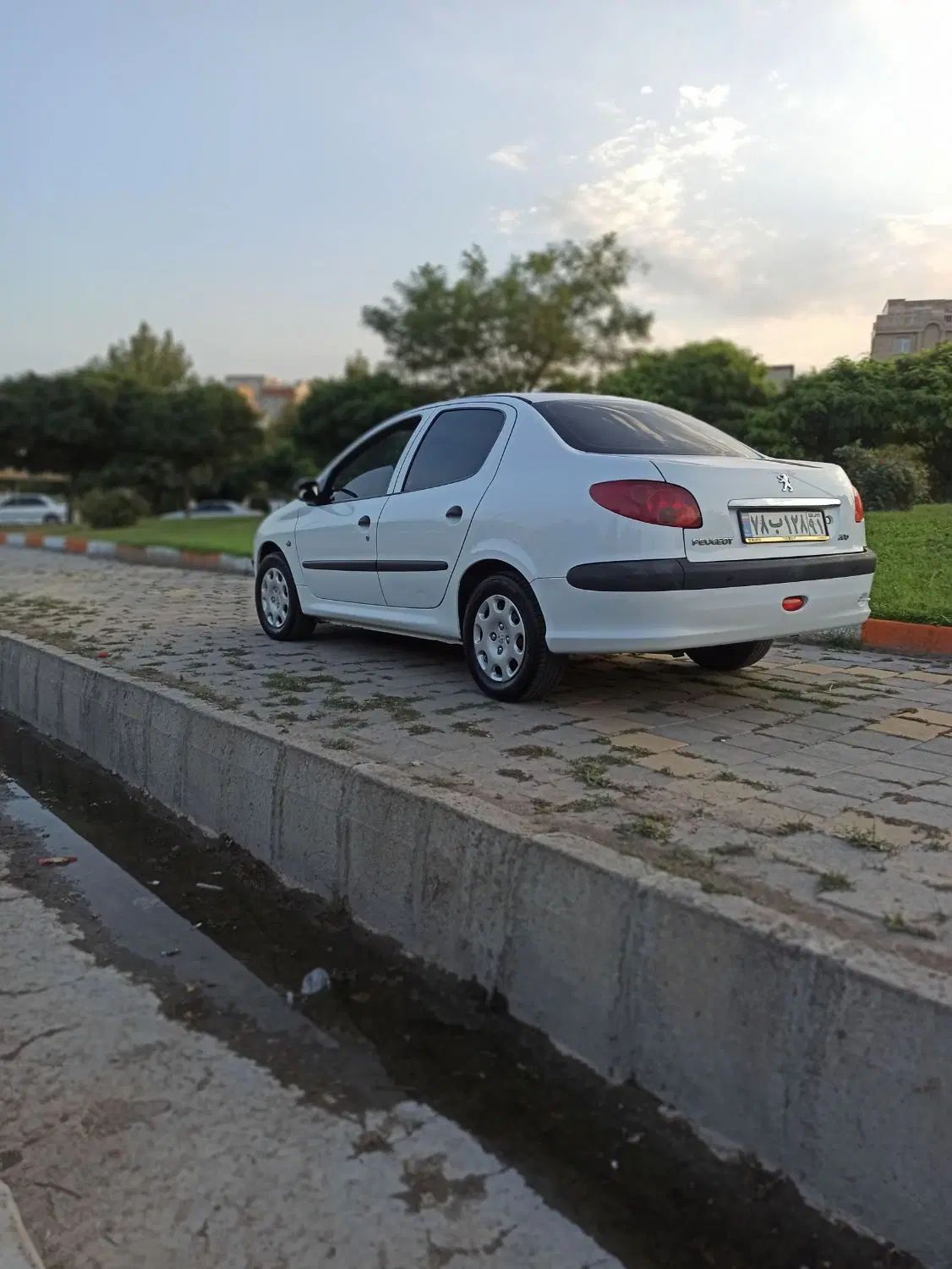پژو ۲۰۶ صندوق دار v8 - 1394