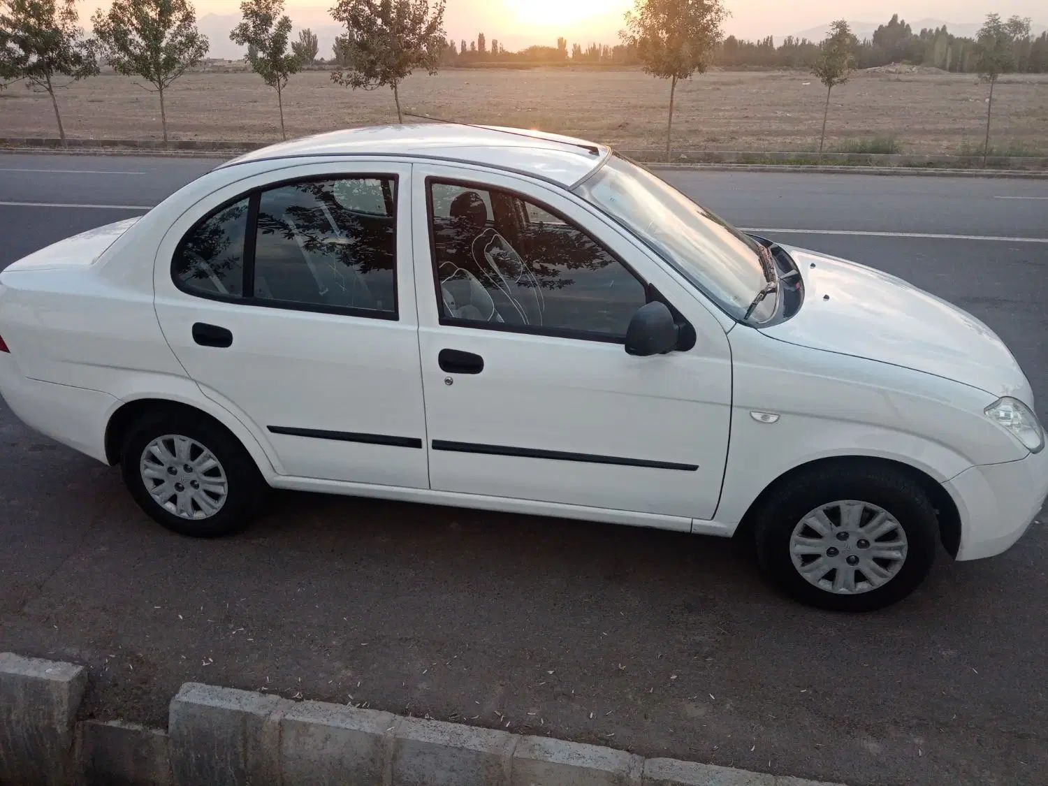 تیبا صندوق دار SX - 1400