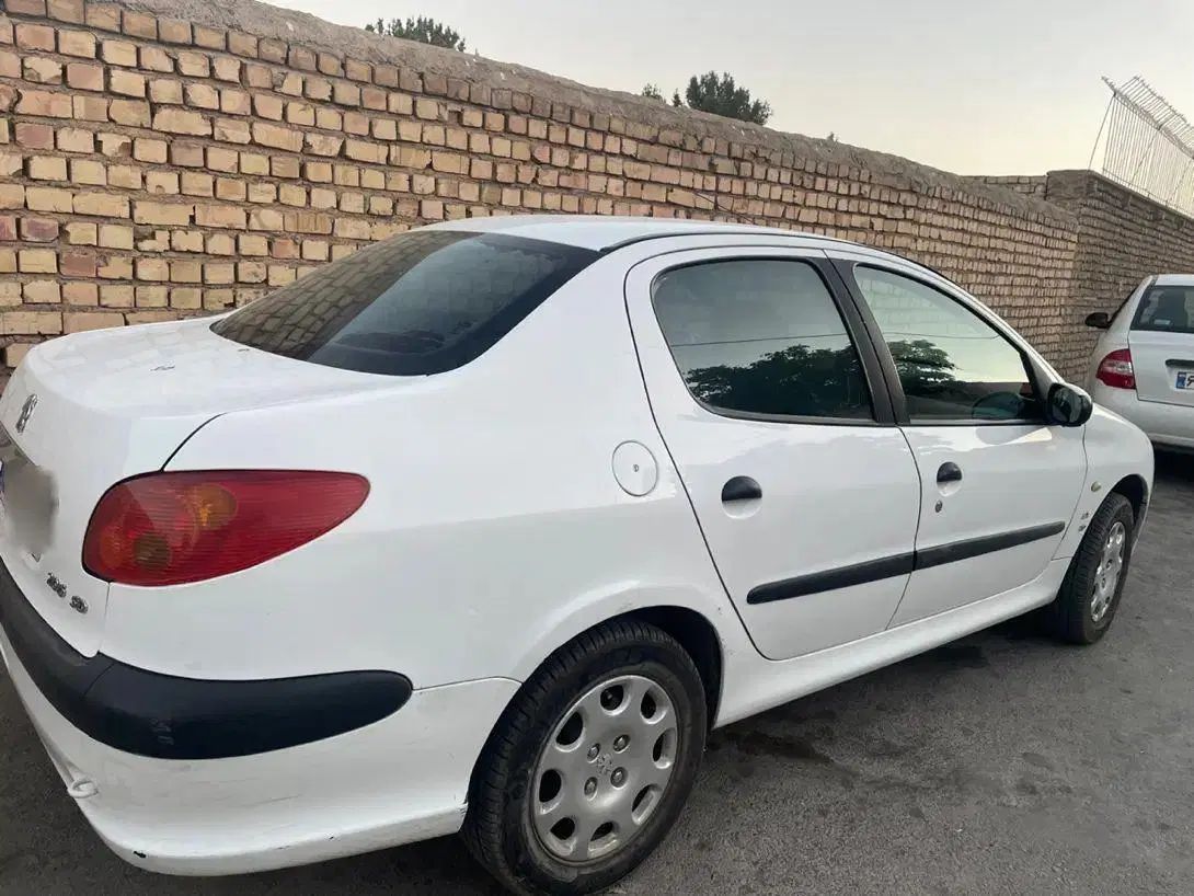 پژو ۲۰۶ صندوق دار v8 - 1390