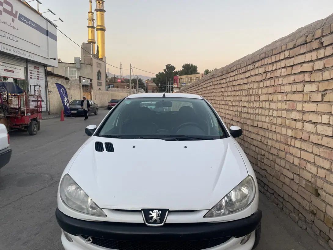 پژو ۲۰۶ صندوق دار v8 - 1390