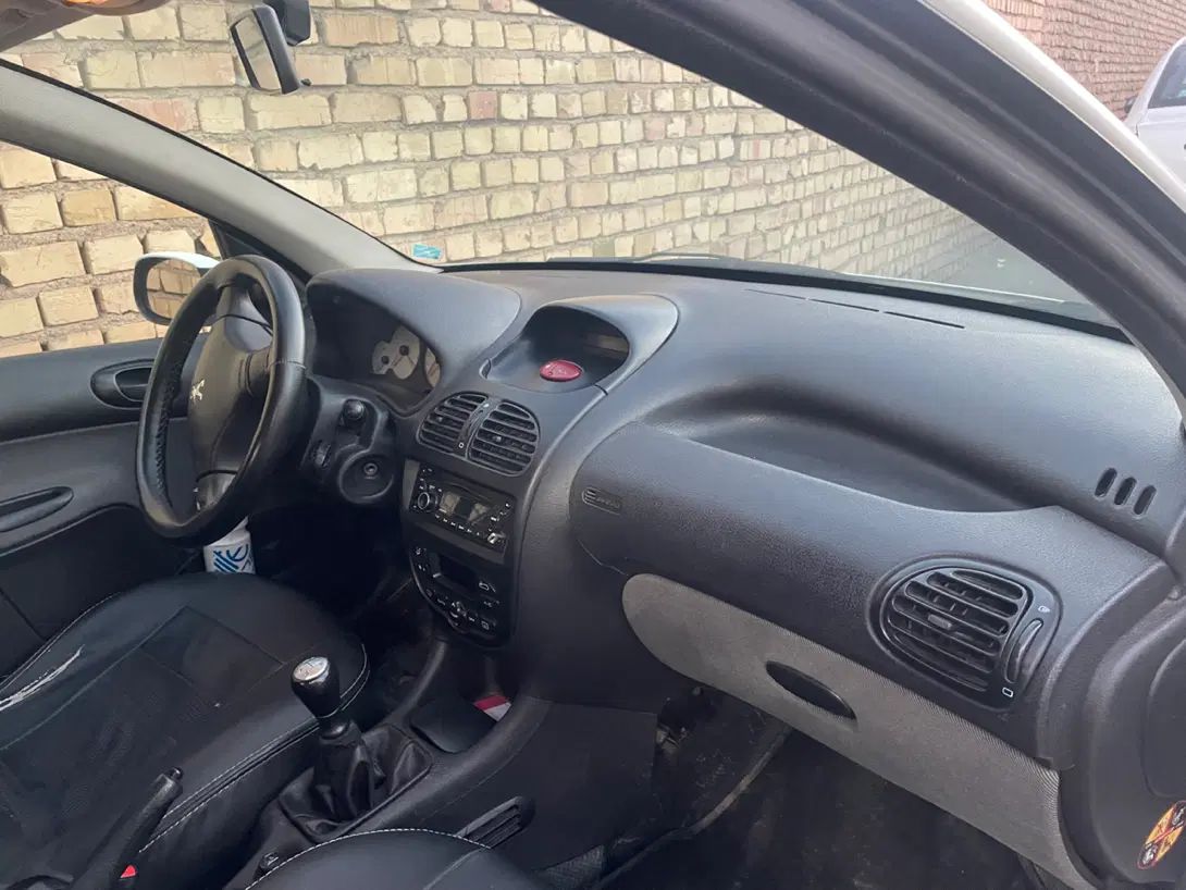 پژو ۲۰۶ صندوق دار v8 - 1390