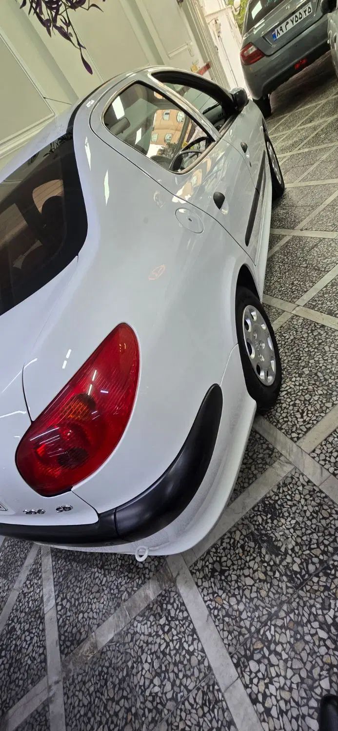پژو ۲۰۶ صندوق دار v8 - 1398
