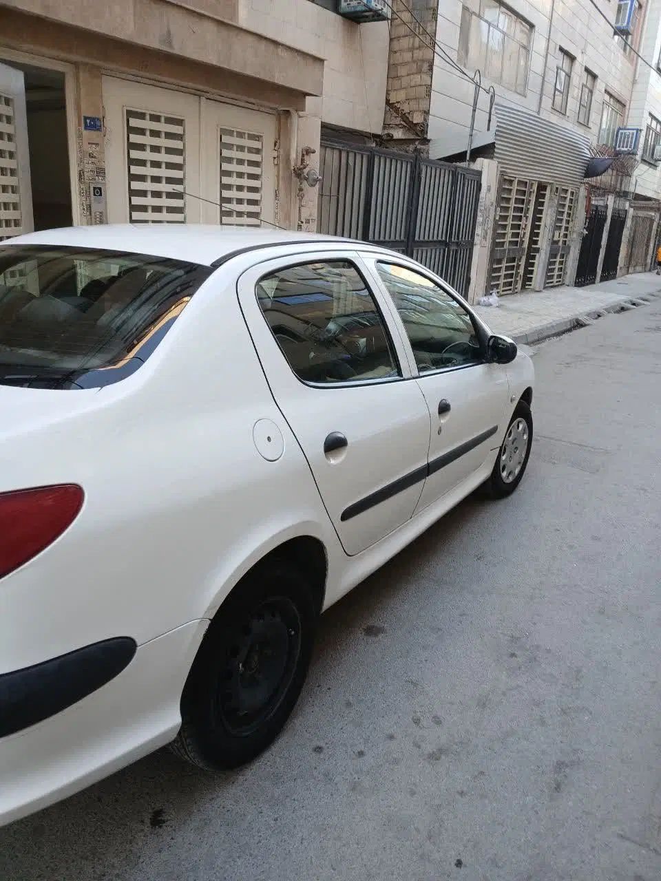 پژو ۲۰۶ صندوق دار v8 - 1396