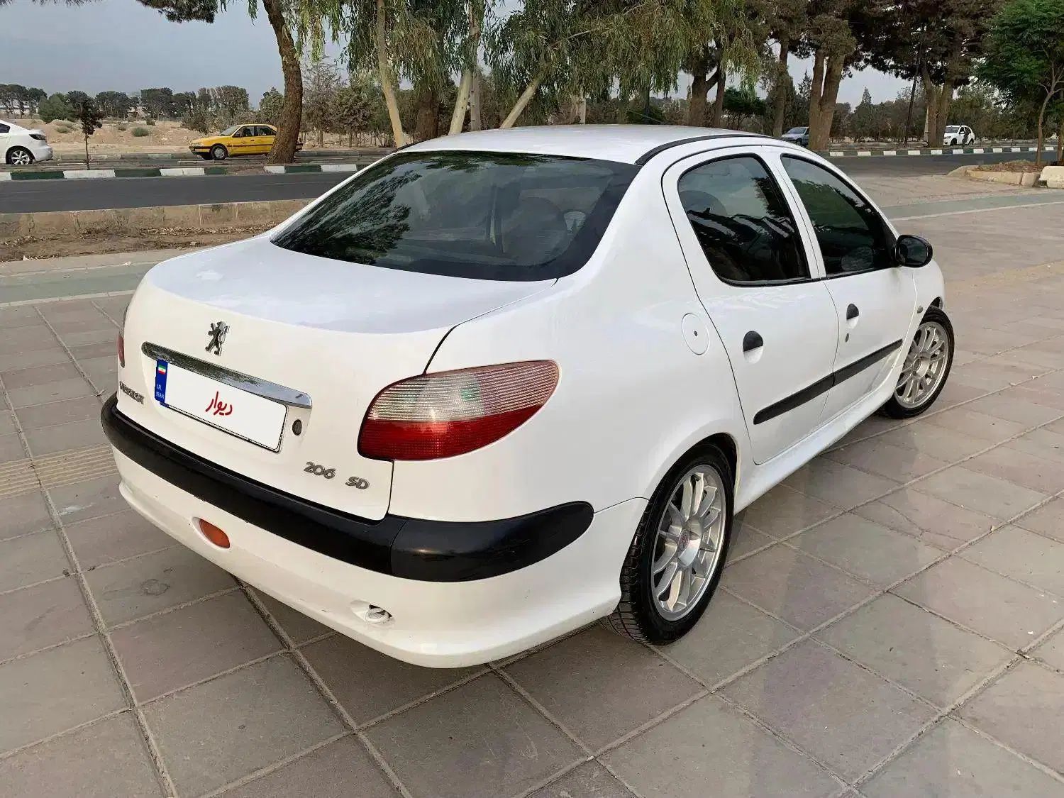 پژو ۲۰۶ صندوق دار v2 - 1391
