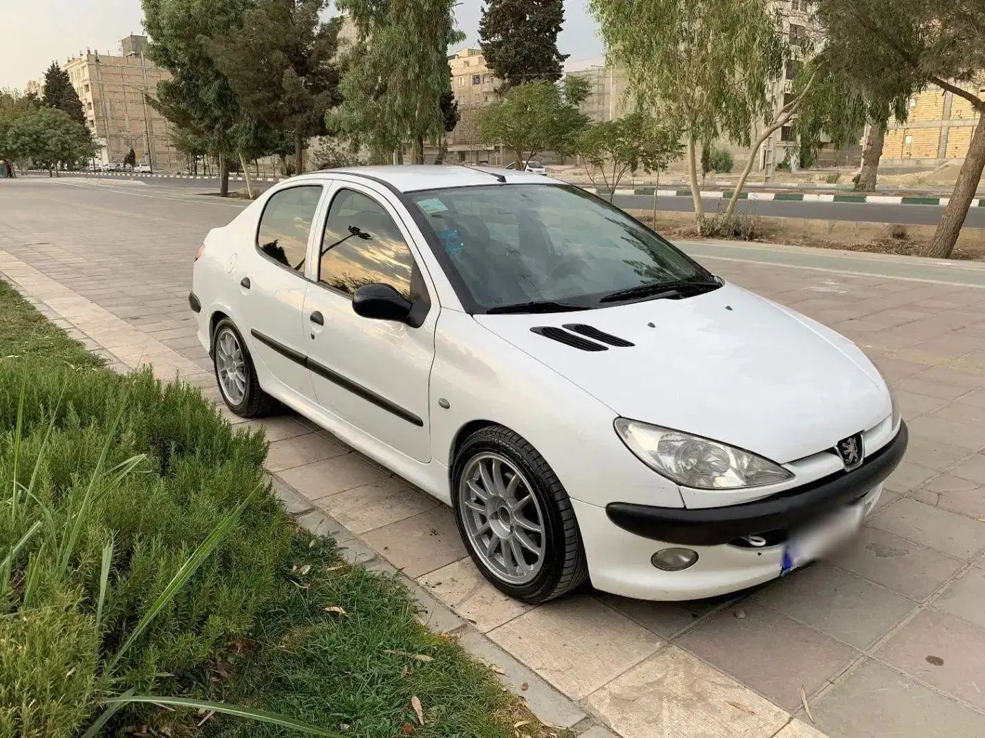 پژو ۲۰۶ صندوق دار v2 - 1391