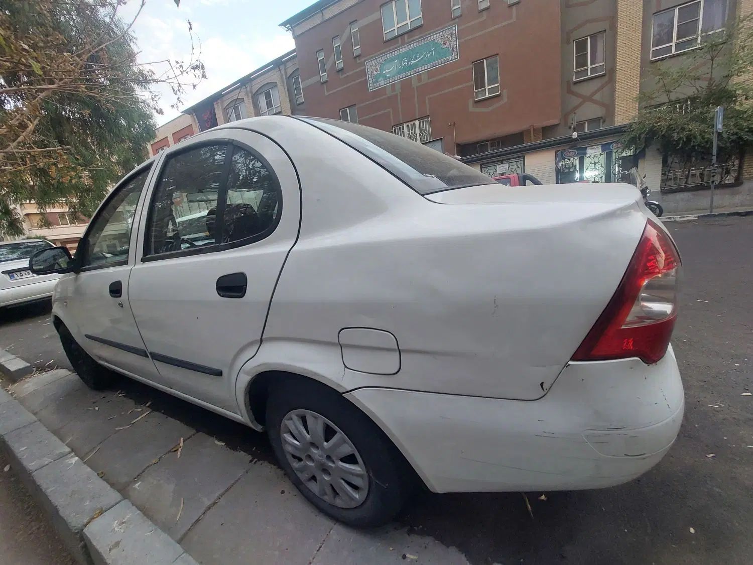 تیبا صندوق دار SX - 1400