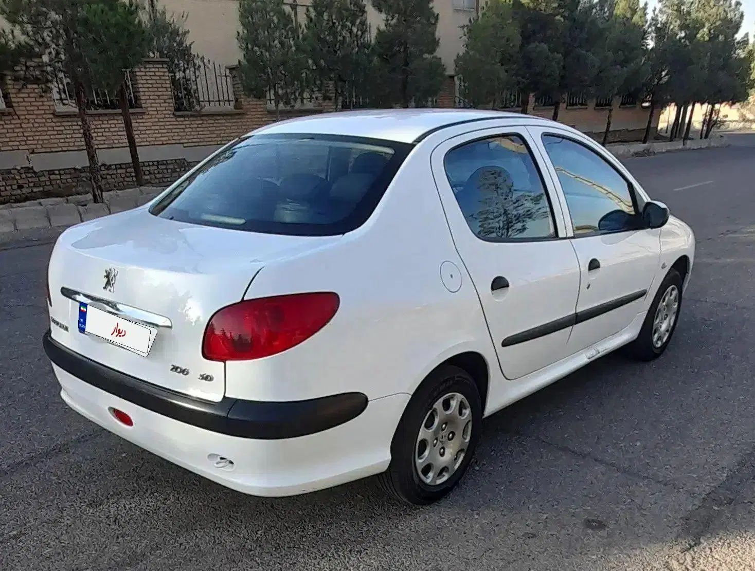 پژو ۲۰۶ صندوق دار v8 - 1398