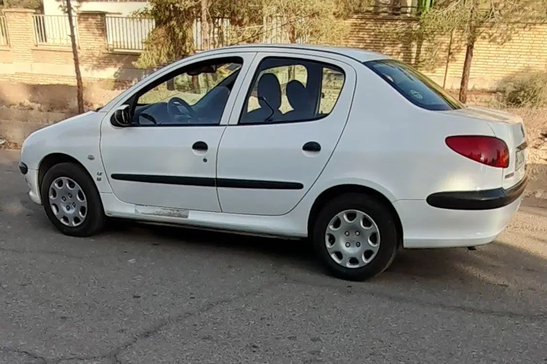 پژو ۲۰۶ صندوق دار v8 - 1398