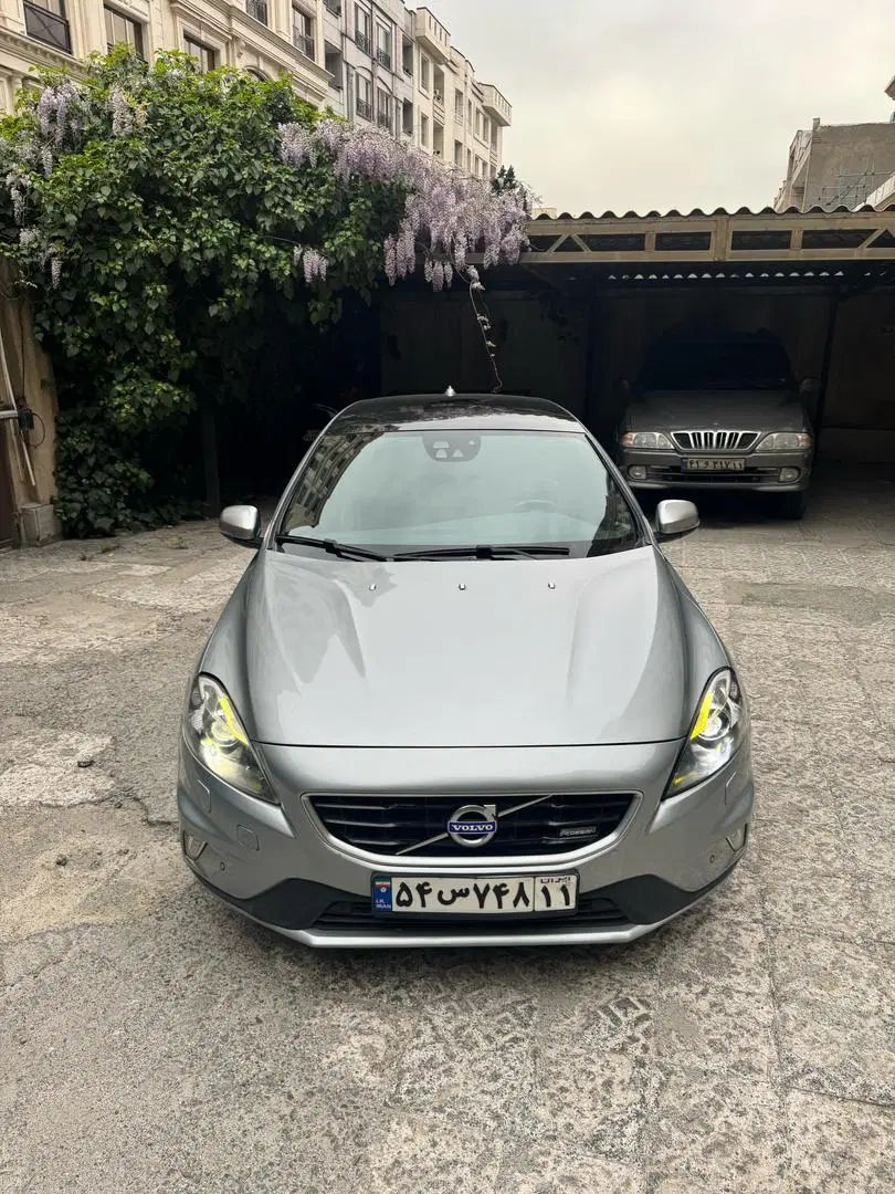 خودرو ولوو، V40 آگهی ann_19931102
