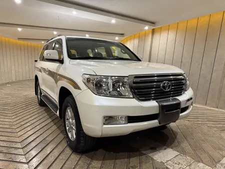 تویوتا لندکروز GXR نسل ۵ - 2010