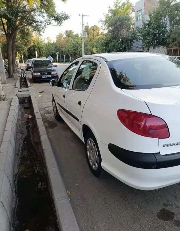 پژو ۲۰۶ صندوق دار v8 - 1395