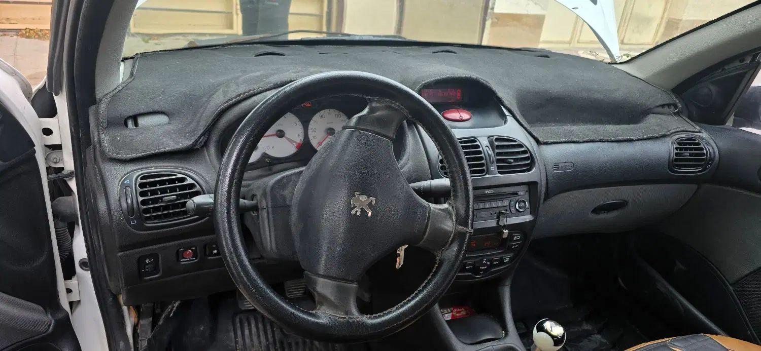 پژو ۲۰۶ صندوق دار v8 - 1394