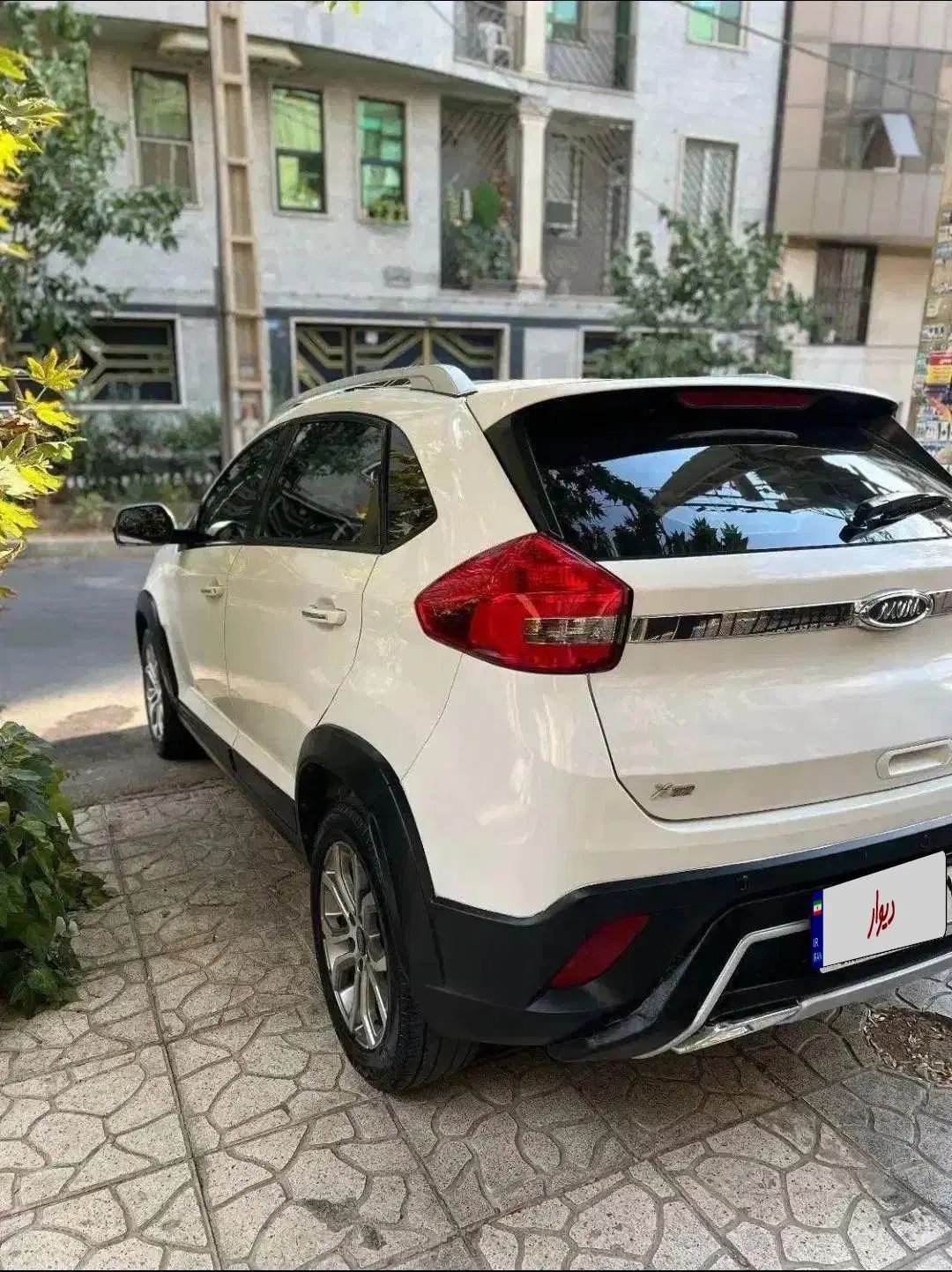 ام وی ام X22 دنده‌ای لاکچری - 1396