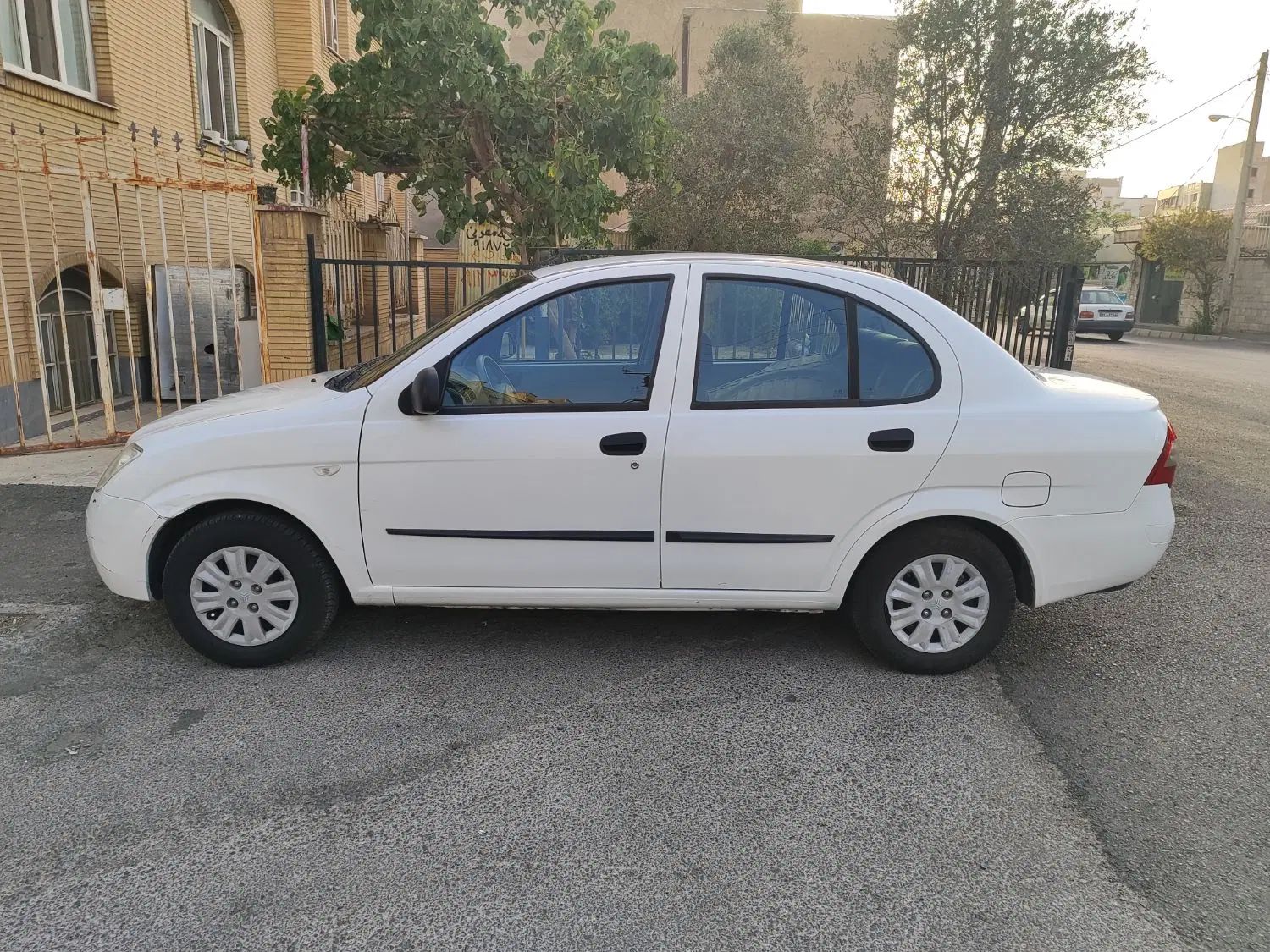 تیبا صندوق دار SX - 1400