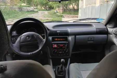 اپل آسترا 1400 شرکتی J - 1994