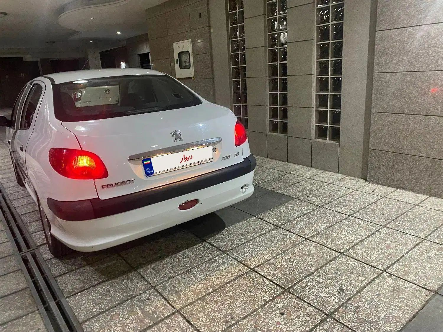 پژو ۲۰۶ صندوق دار v8 - 1394