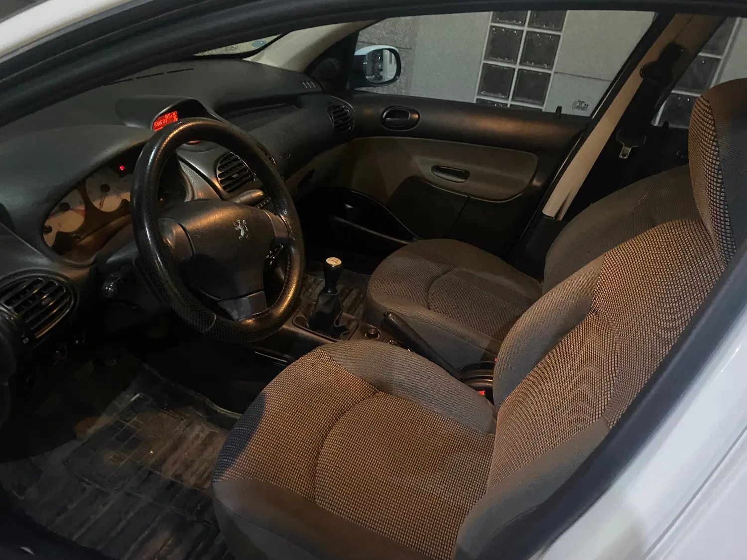 پژو ۲۰۶ صندوق دار v8 - 1394